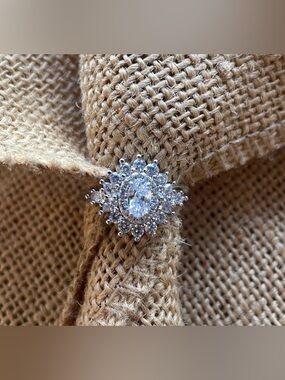 Engagement Sterling Silver Cluster CZ Elegant Ring Wedding Sparkly Size 8